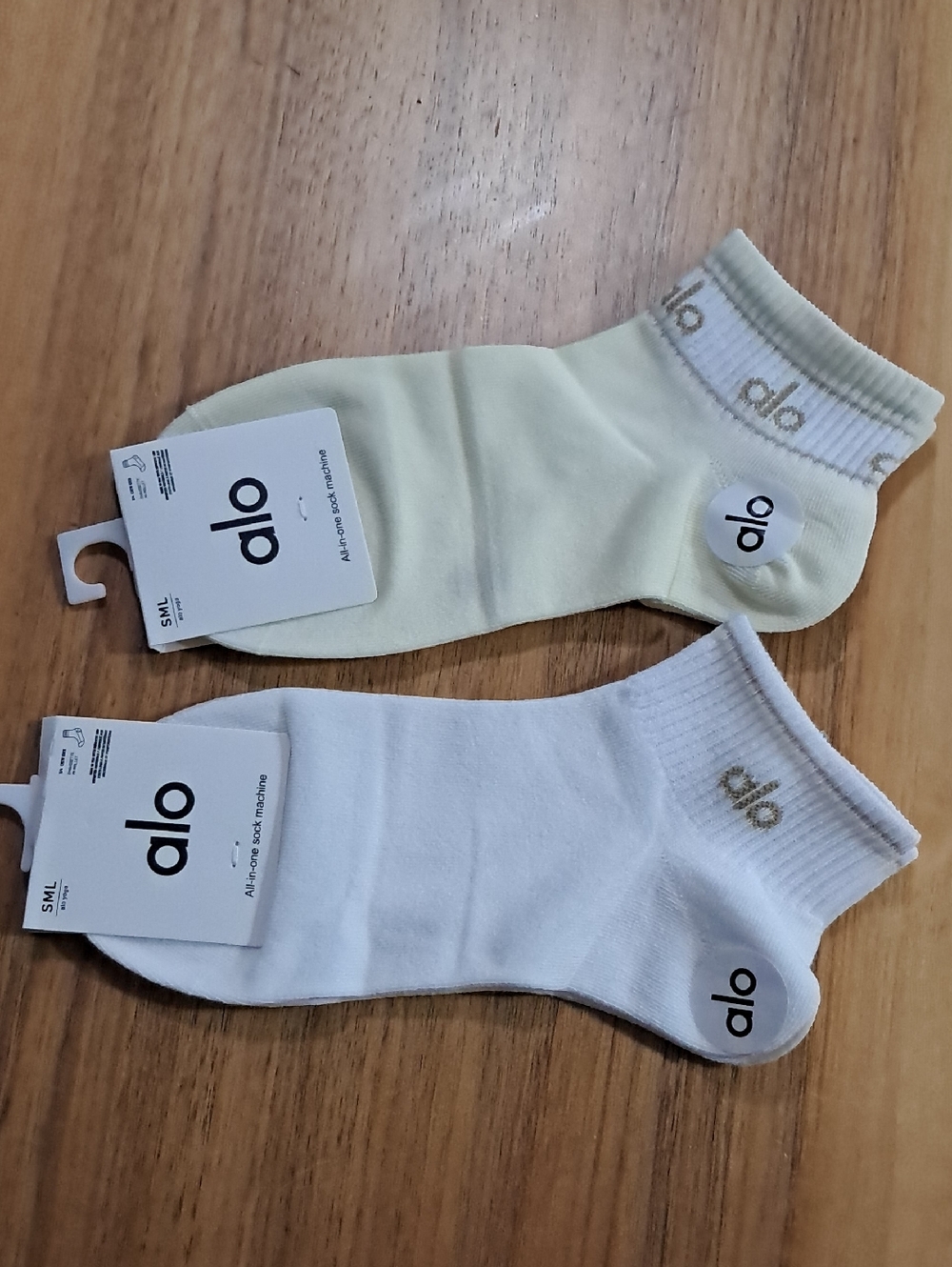 ALO Yoga Low-Cut Ankle Socks in White and Pale Yellow (2-Pack)